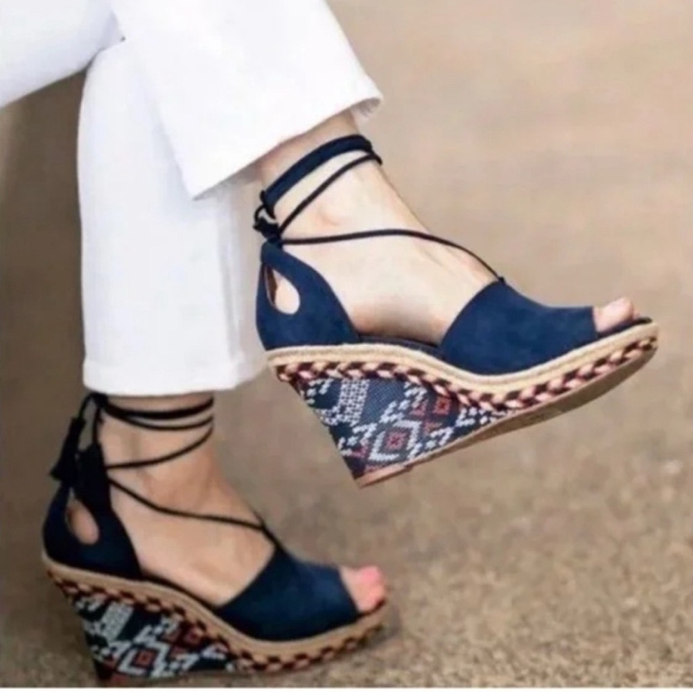 NWOT Cabi leather wedge wrap around ankle leather shoe